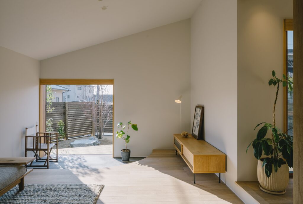 海のほとりの家