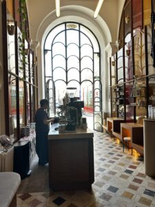 cafe NOIR in paris